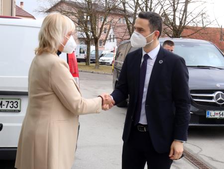 VLADA NA OBISKU V CERKNICI 025 FOTO LJUBO VUKELIČ